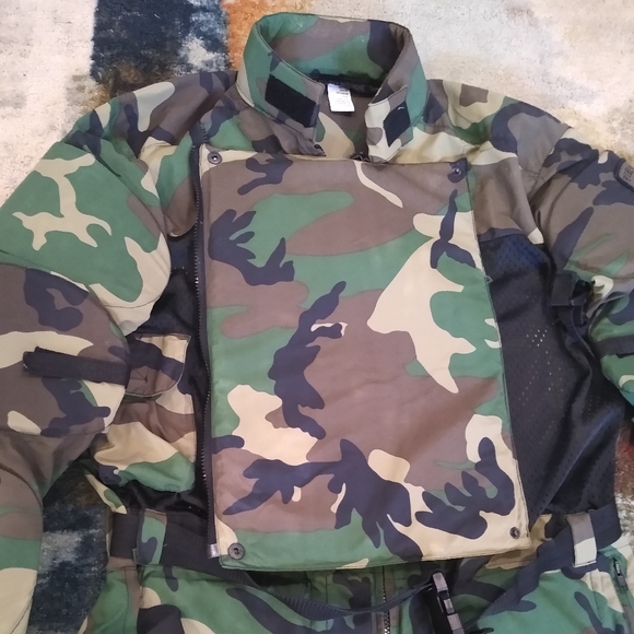 Field Armor Protective Exoskeleton - Picture 4 of 12